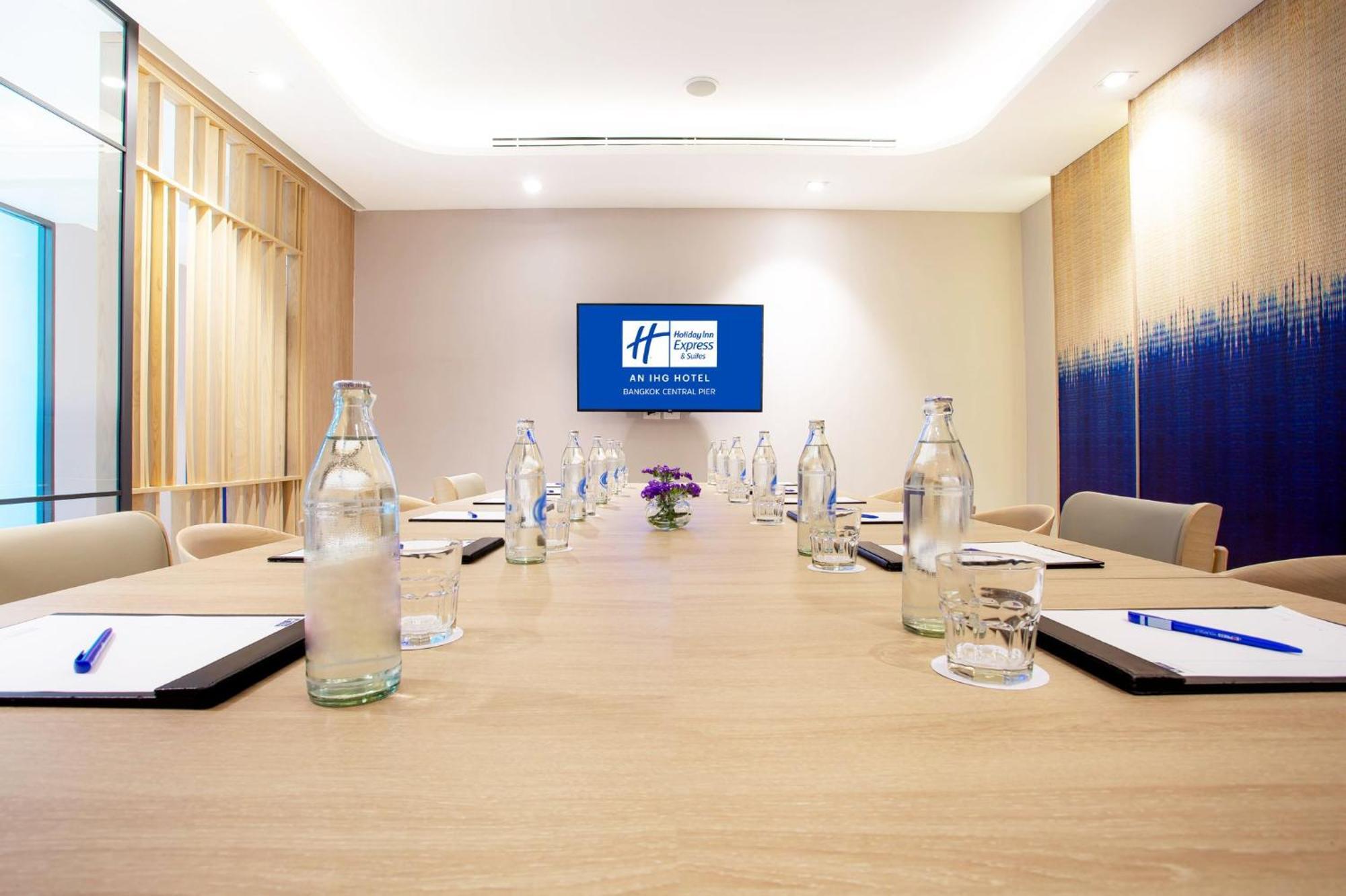 Holiday Inn Express & Suites Bangkok Central Pier By Ihg Eksteriør bilde