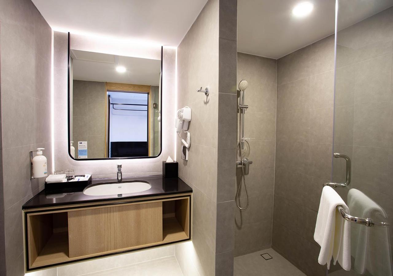 Holiday Inn Express & Suites Bangkok Central Pier By Ihg Eksteriør bilde